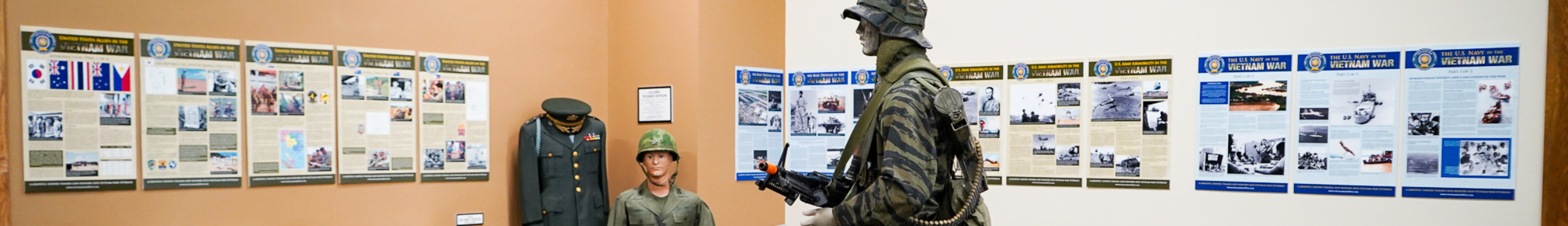 Image of the Rotunda Gallery with statues of soldiers and information pieces handing on the wall